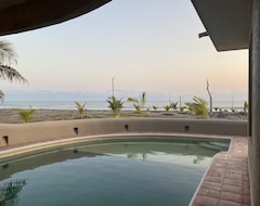 Casa/apartamento entero Rio Nexpa, Beach House Summer Prices $100! Pool, Internet, Chef And More! (Caleta de Campos, México)