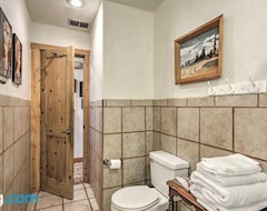 Entire House / Apartment Pet-friendly Clovis Home With Yard, Pergola And Hot Tub (Clovis, USA)