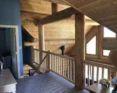 Casa/apartamento entero Cozy Custom Log Cabin Nestled Within Mile High Estates (Logan Lake, Canadá)
