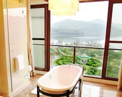 Hotel Huacheng New Century Resort Jiulong Lake Ningbo (Ningbo, China)