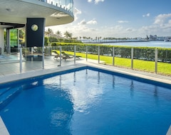Entire House / Apartment 4 Bedroom Ground Floor Apartment With Private Swimming Pool (Hamilton Island, Australia)