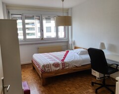 Pansiyon Room In Shared Apartment Geneva (Cenevre, İsviçre)