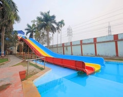 Hotel Aquatica Water Theme Park & Resort (Kolkata, India)