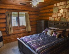 Entire House / Apartment Rustic Log Cabin on Chicaugon Lake (Crystal Falls, USA)