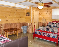 Toàn bộ căn nhà/căn hộ Timber Cove Cabin - A Relaxing Lakeside Retreat (Urbana, Hoa Kỳ)