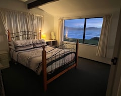 Toàn bộ căn nhà/căn hộ Stunning unobstructed views, from the lighthouse to beyond the Matakona (Castlepoint, New Zealand)