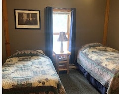 Entire House / Apartment Sauna-hot Tub Patio, Lakeview Motel, Lake Tours, Boat Rental. (Sioux Narrows, Canada)