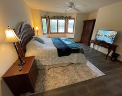 Hotel 3500sqft Immaculate Lakefront Home (Pocono Pines, USA)