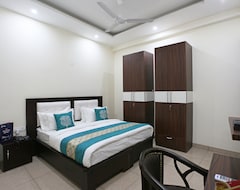 OYO 8205 Hotel Petals Inn (Noida, Hindistan)