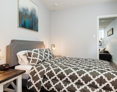 Koko talo/asunto Bright & Spacious 2 Bed/2 Bath - Brand New Suite With Separate Private Entrance! Sleeps 4 (Edmonton, Kanada)