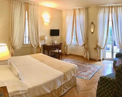 Khách sạn La Vittoria Rooms & Suites (Garda, Ý)