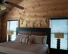 Toàn bộ căn nhà/căn hộ River Access with is brand new rustic cabin, wifi, sleeps 6. Close to Casino. (Murphy, Hoa Kỳ)