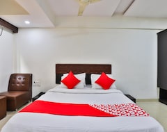 OYO 24135 Hotel Anand Inn (Vapi, India)