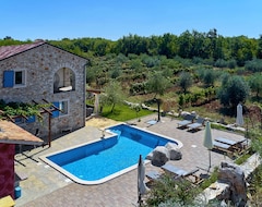 Toàn bộ căn nhà/căn hộ Relax Villa Surrounded By Olives And Vineyard (Cerna, Croatia)