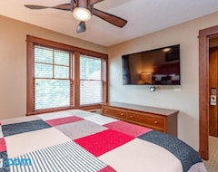 B303 - One Bedroom & Loft Lake View Suite At Lakefront Hotel (Swanton, USA)