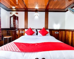 Khách sạn OYO 24146 Houseboat Anugraha 6bhk (Alappuzha, Ấn Độ)