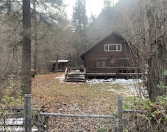 Entire House / Apartment French Creek Inn. Creekside Cabin With Fire Sauna (Riggins, USA)
