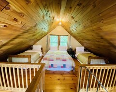 Casa/apartamento entero Rustic Riverfront Cabin - 5 Minutes From Ski Resort! (Twin Mountain, EE. UU.)