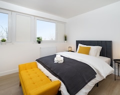 Tüm Ev/Apart Daire Deluxe 3 Bed Apartment, Nr Canary Wharf, O2 & City (Little London, Birleşik Krallık)
