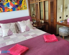 Bed & Breakfast Solo Atico Guest Suites (La Escala, Španjolska)