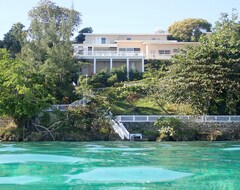 Toàn bộ căn nhà/căn hộ Ocean Front Villa On Reef, Pool, Staffed, Very Private, Sapphire Reef Villa (Gayle, Jamaica)