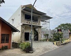 Khách sạn Oyo 93052 Batodupi Guesthouse Syariah (Enrekang, Indonesia)