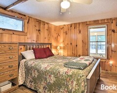 Entire House / Apartment Cozy Corner Cottage Near East Twin Lake! (Lewiston, USA)