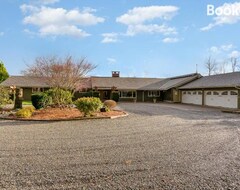 Koko talo/asunto Deluxe Ranch Living (Enumclaw, Amerikan Yhdysvallat)