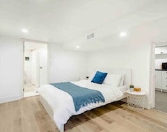 Casa/apartamento entero Cozy Private Airbnb In Downtown Oshawa (Oshawa, Canadá)