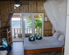 Khách sạn Blue Lagoon Dive Resort (Puerto Galera, Philippines)