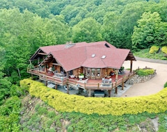 Toàn bộ căn nhà/căn hộ Tn Mountain Lodge: Sleeps 22+ Lake, Hikes, Hot Tub, Sauna (Butler, Hoa Kỳ)