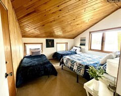 Entire House / Apartment A Creek Runs Thru It & Garage Great Room (Cokato, USA)