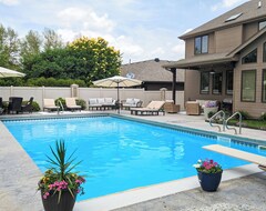 Cijela kuća/apartman Luxury Home With Heated Saltwater Pool (Omaha, Sjedinjene Američke Države)
