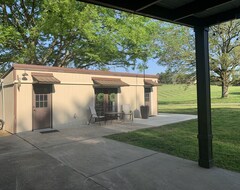 Entire House / Apartment Gated Farmhouse Bungalow By Lavender Fields (Greenbrier, USA)