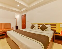 Khách sạn OYO 18604 Puthens Capitol Inn (Kottayam, Ấn Độ)