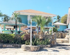 Khách sạn Two Turtles Inn (George Town, Bahamas)