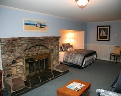 Otel Three Village Inn (Stony Brook, ABD)