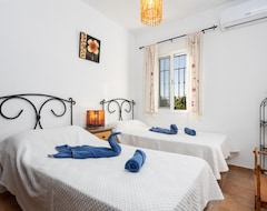 Hele huset/lejligheden Villa Bonifacio 2 - Two Bedroom Villa, Sleeps 4 (Nerja, Spanien)