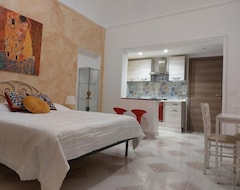 Hotel Rooms In The Heart Of Centre (Catania, Italy)