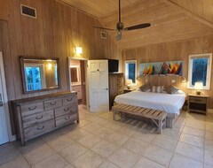 Koko talo/asunto A Secluded Waterfront Home With All The Amenities, Welcome To Sea Breeze (Marsh Harbour, Bahamas)