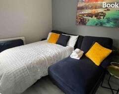 Cijela kuća/apartman Lovely 1 Bed Apartment + Extra Sofa Bed- West Midlands (Dudley, Ujedinjeno Kraljevstvo)