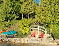 Entire House / Apartment Private Suttons Bay Waterfront Home With Wi-Fi, Central Air, Near Traverse City (Suttons Bay, USA)
