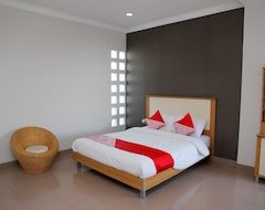 Khách sạn OYO 1098 Rego Hotel (Palu, Indonesia)