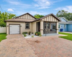 Hele huset/lejligheden Spacious & Cozy Family Getaway ~ Close To Downtown ~ Backyard ~ Bbq ~ Parking (Tampa, USA)