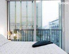 Cijela kuća/apartman Modern, Bright & Beautiful, 1 Bedroom Downtown Apt With Rooftop Patio (Vancouver, Kanada)