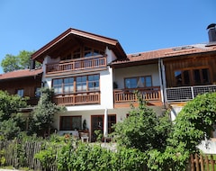 Toàn bộ căn nhà/căn hộ Family-Friendly Vacation Apartment With A View Of The Brauneck Skiing Area (Wackersberg, Đức)