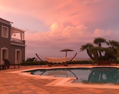 Koko talo/asunto Villa Dolphin - Beachfront Maisonette with Pool (Akrata, Kreikka)