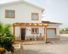 Koko talo/asunto Spacious House With Swimming-pool (Oliva, Espanja)