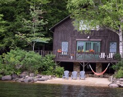 Toàn bộ căn nhà/căn hộ Classic Adirondack Boathouse On The Shore Of Long Lake (New York, Hoa Kỳ)