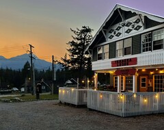 Khách sạn Tekarra Lodge (Jasper, Canada)